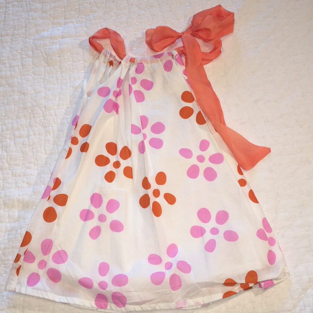 Adorable Funkyberry ribbon tied halter top. Cute!